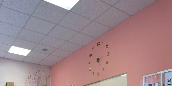 Přístrojové ošetření 7v1: diamantová mikrodermabraze, radiofrekvence i LED terapie