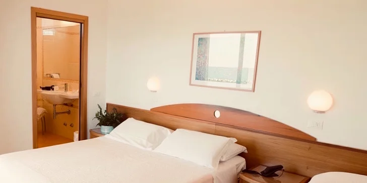Rodinná dovolená u italského Jadranu: hotel 50 m od pláže, plná penze, bazén, dítě zdarma