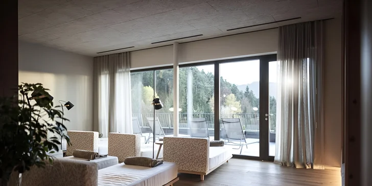 Aktivní dovolená i relax v Dolomitech: moderní hotel v přírodním parku, snídaně, wellness