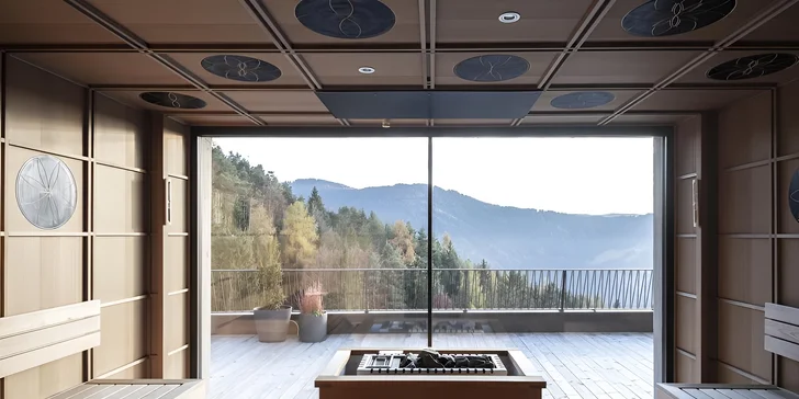 Aktivní dovolená i relax v Dolomitech: moderní hotel v přírodním parku, snídaně, wellness