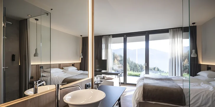 Aktivní dovolená i relax v Dolomitech: moderní hotel v přírodním parku, snídaně, wellness