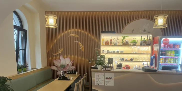 Asijské menu plné chutí pro 2 osoby: smažené krevety, gyoza, knedlíčky a ramen dle výběru