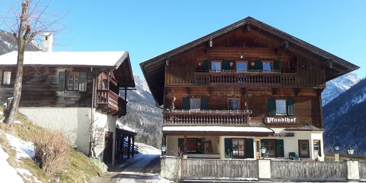 Pohodová dovolená v Alpách: tyrolský hotel s polopenzí, neomezeně sauny, více než 200 km sjezdovek