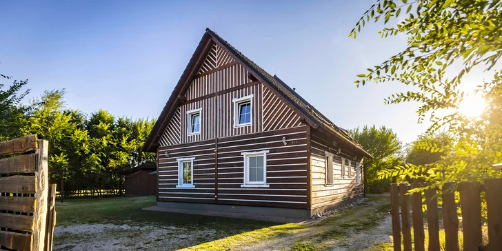 Wellness relax na Třeboňsku: roubenka se saunou, vířivkou i koupacím sudem