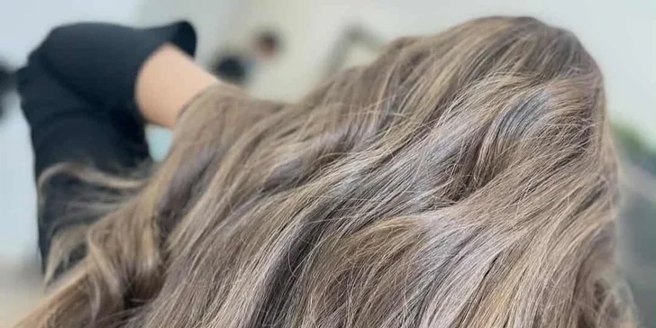 Péče pro všechny délky vlasů: dámský střih a barvení, vlasová revitalizace