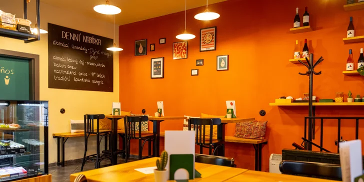 Degustační španělské tapas menu pro 2 osoby: víno, sýry, šunka i dezert