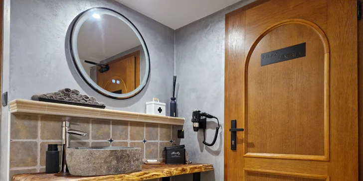 Apartmán v centru Trenčína: vstup do privátního wellness se třemi saunami