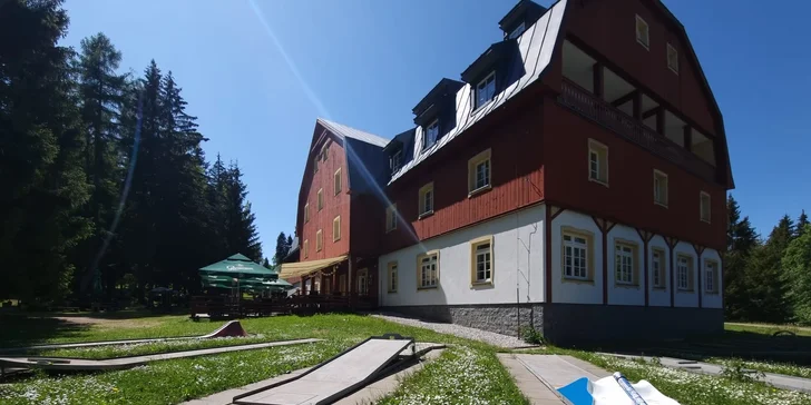 Rodinný hotel v Jizerkách: wellness, herna i minigolf, možnost snídaní