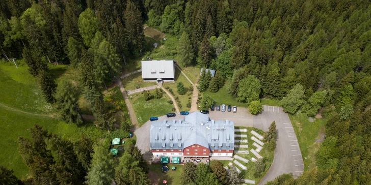 Rodinný hotel v Jizerkách: wellness, herna i minigolf, možnost snídaní