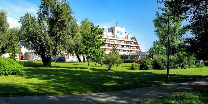 Pobyt v Piešťanech s léčebnými procedurami i pro seniory, polopenze či all inclusive