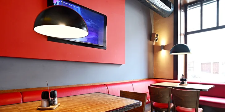 Tříchodové menu pro dvě osoby: carpaccio, hovězí líčka i dezert ze zmrzliny