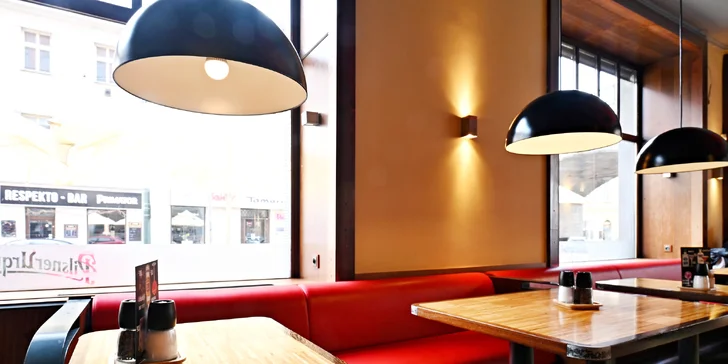 Tříchodové menu pro dvě osoby: carpaccio, hovězí líčka i dezert ze zmrzliny