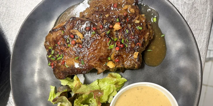 Dejte si do nosu: double rib eye steak s omáčkou a pivem Plzeň, pro 1 či 2 osoby
