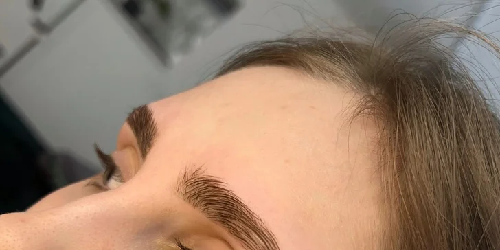 Úprava obočí vč. barvení i laminace nebo lash lifting v salonu v Hostivaři