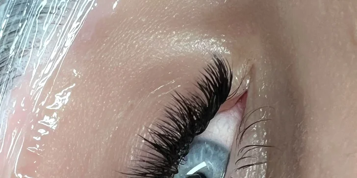 Uhrančivý pohled: prodloužení řas metodou řasa na řasu či 2D-4D vč. výživy