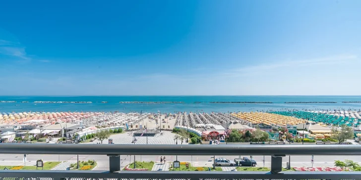 Rodinná dovolená u italského Jadranu: hotel 50 m od pláže, plná penze, bazén, dítě zdarma