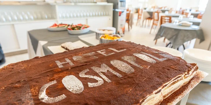 Rodinná dovolená u italského Jadranu: hotel 50 m od pláže, plná penze, bazén, dítě zdarma