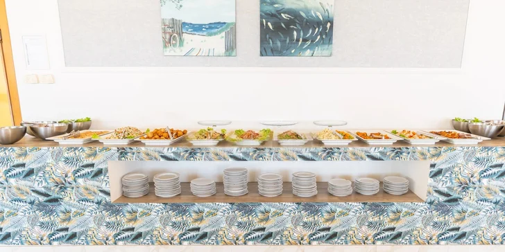 Rodinná dovolená u italského Jadranu: hotel 50 m od pláže, plná penze, bazén, dítě zdarma