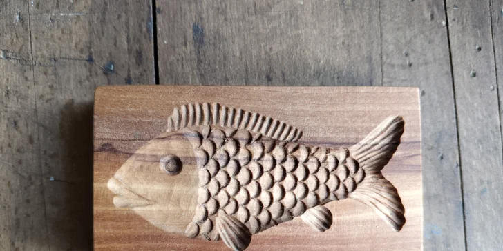 Dejte prostor své kreativitě: kurz řezbářství či linorytových razítek pro 1 i 2 osoby