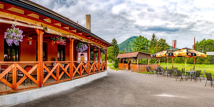 Pobyt v klidné části Liptova: moderní pokoje až pro 7 osob, snídaně nebo polopenze