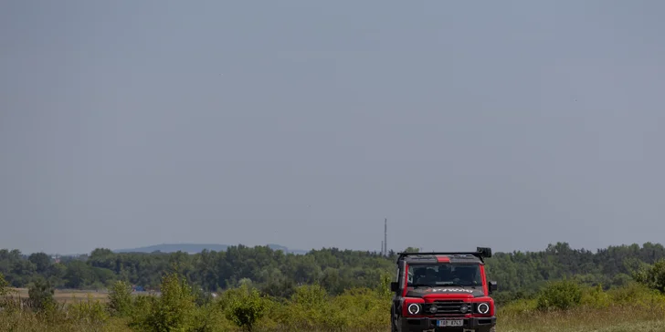 Půl hodiny řízení offroad vozu pro děti: Mercedes G nebo Ineos Grenadier