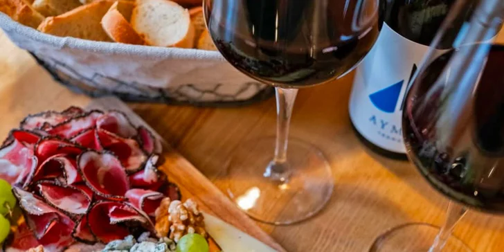 Degustační španělské tapas menu pro 2 osoby: víno, sýry, šunka i dezert