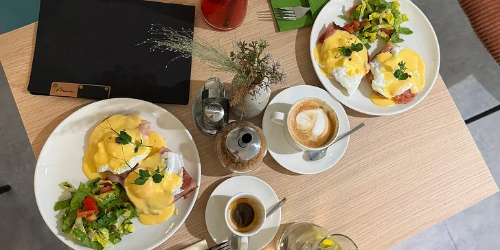 Sladká nebo slaná snídaně s nápojem i mimosou v centru Budějovic