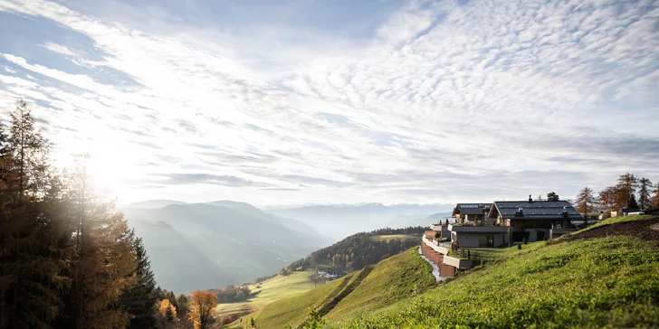 Aktivní dovolená i relax v Dolomitech: moderní hotel v přírodním parku, snídaně, wellness