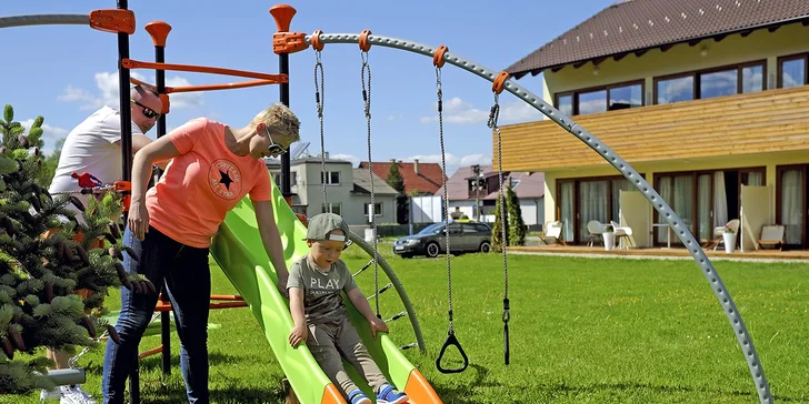 Rodinný pobyt v Jasné: moderní apartmány se snídaní a venkovní vířivkou