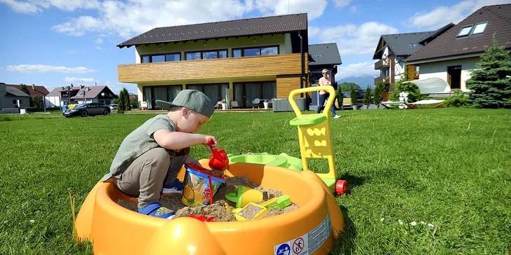 Rodinný pobyt v Jasné: moderní apartmány se snídaní a venkovní vířivkou