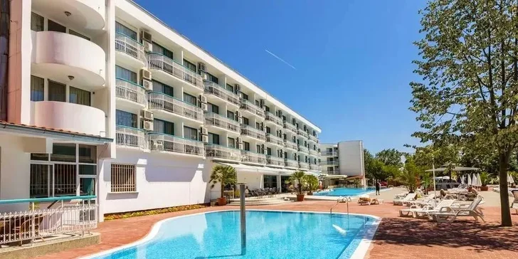 Bulharsko: hotel Zefir Beach*** přímo u pláže, bazény, jídlo a letenky