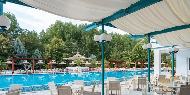 Bulharsko: hotel Zefir Beach*** přímo u pláže, bazény, jídlo a letenky