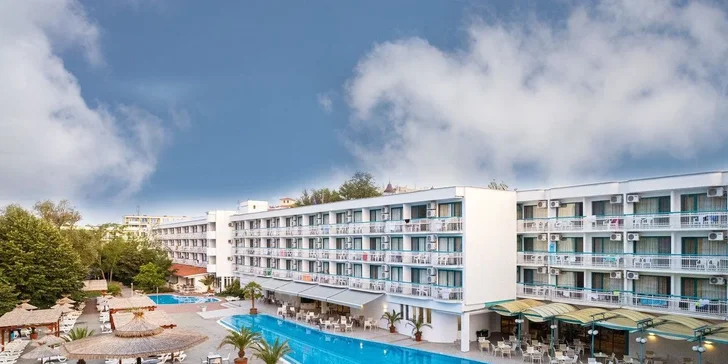 Bulharsko: hotel Zefir Beach*** přímo u pláže, bazény, jídlo a letenky