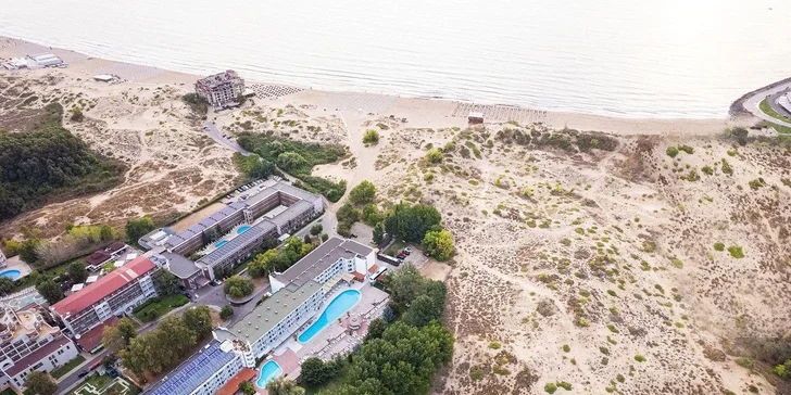 Bulharsko: hotel Zefir Beach*** přímo u pláže, bazény, jídlo a letenky