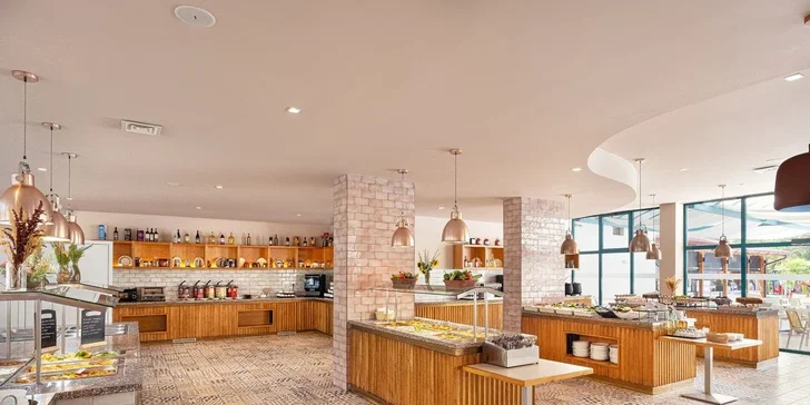 Bulharsko: hotel Zefir Beach*** přímo u pláže, bazény, jídlo a letenky