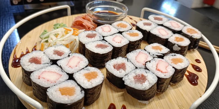 Sushi sety dle výběru v nově otevřené fusion restauraci: 24 až 50 maki a nigiri