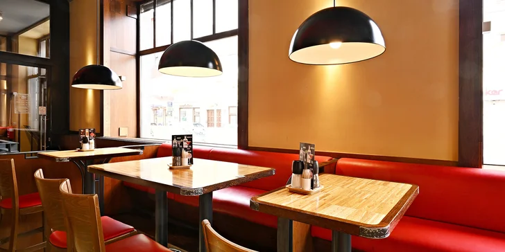 Tříchodové menu pro dvě osoby: carpaccio, hovězí líčka i dezert ze zmrzliny