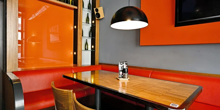 Tříchodové menu pro dvě osoby: carpaccio, hovězí líčka i dezert ze zmrzliny