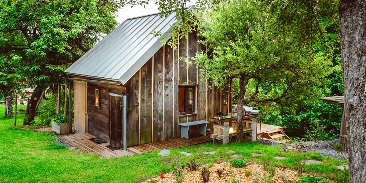 Pobyt v mini domečku u Zvolena s apiterapií: spánek u včel, snídaňový košík a výlety na elektrokolech