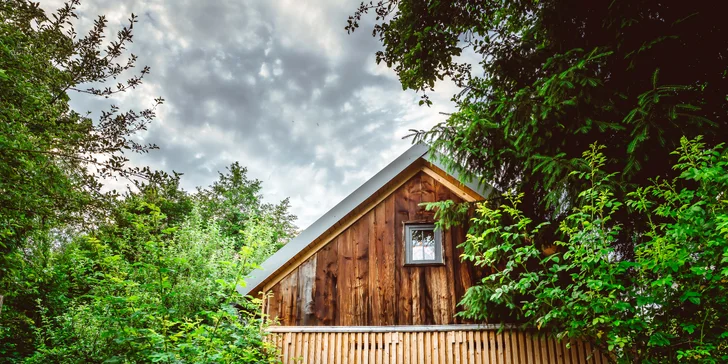 Pobyt v mini domečku u Zvolena s apiterapií: spánek u včel, snídaňový košík a výlety na elektrokolech
