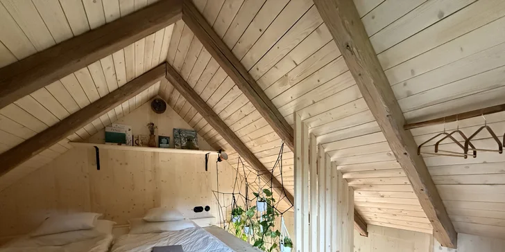 Pobyt v mini domečku u Zvolena s apiterapií: spánek u včel, snídaňový košík a výlety na elektrokolech