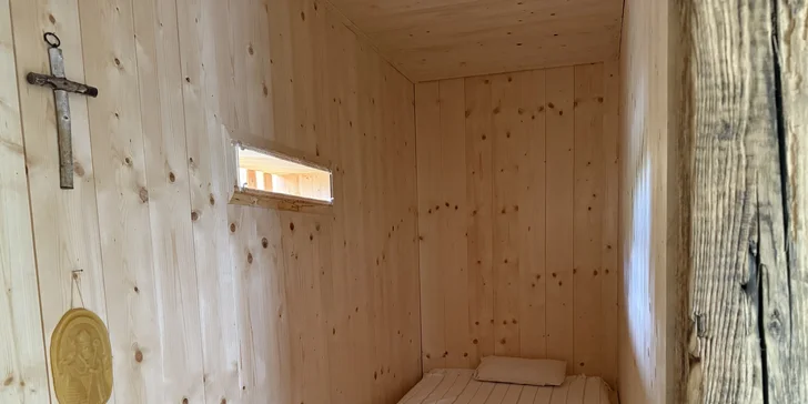 Pobyt v mini domečku u Zvolena s apiterapií: spánek u včel, snídaňový košík a výlety na elektrokolech