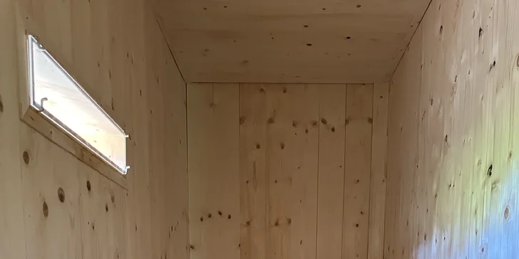 Pobyt v mini domečku u Zvolena s apiterapií: spánek u včel, snídaňový košík a výlety na elektrokolech