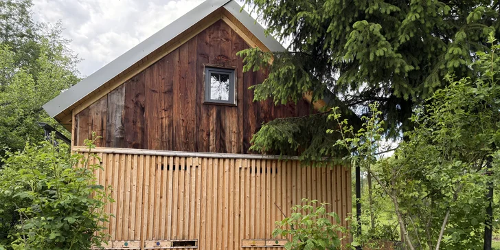 Pobyt v mini domečku u Zvolena s apiterapií: spánek u včel, snídaňový košík a výlety na elektrokolech