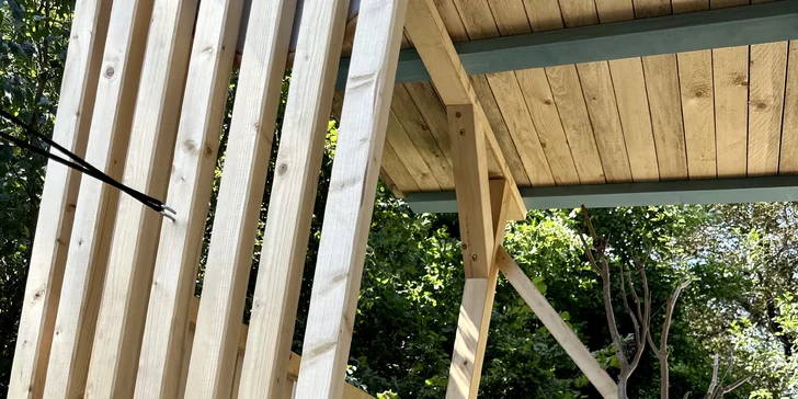 Pobyt v mini domečku u Zvolena s apiterapií: spánek u včel, snídaňový košík a výlety na elektrokolech