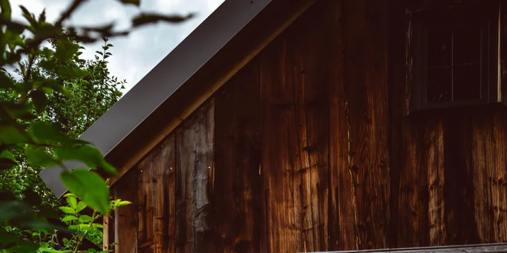 Pobyt v mini domečku u Zvolena s apiterapií: spánek u včel, snídaňový košík a výlety na elektrokolech