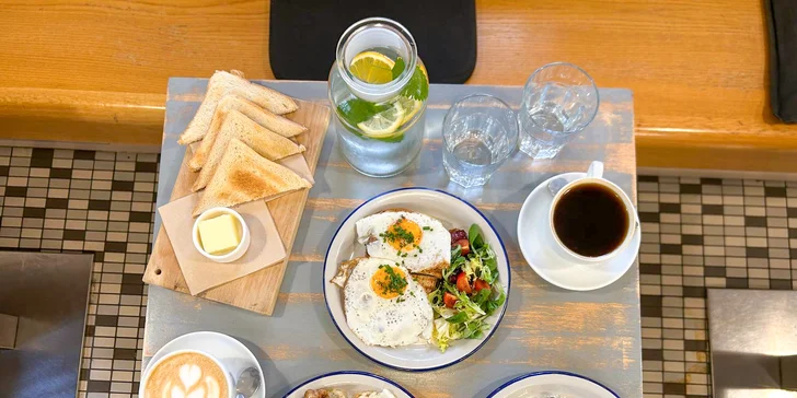 Snídaně pro 1 nebo 2 osoby v kavárně na Vyšehradě: farmářské dobroty, káva v ceně