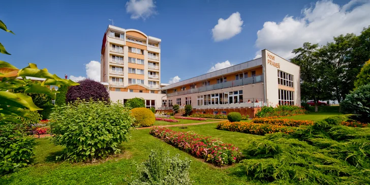 Víkendový relaxační pobyt v centru lázeňského města Dudince s bazénem, masáží a procedurami