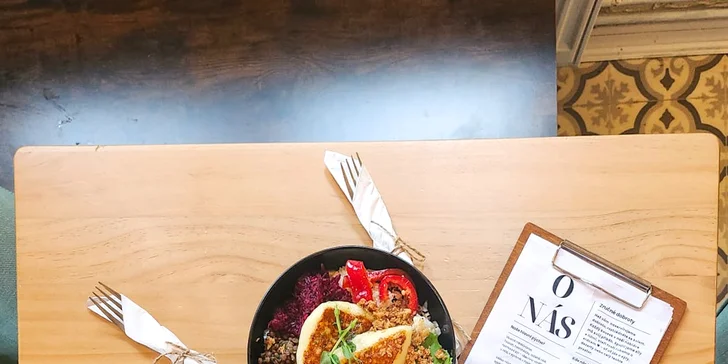 Otevřený voucher do kavárny s minisýrárnou: dobroty, lehké obědy i káva a víno