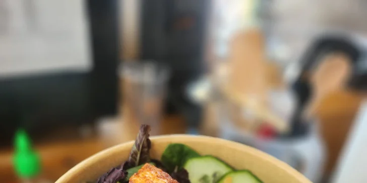 Otevřený voucher do kavárny s minisýrárnou: dobroty, lehké obědy i káva a víno